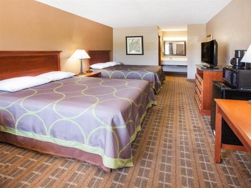 Super 8 By Wyndham Clinton Hotel Exterior foto